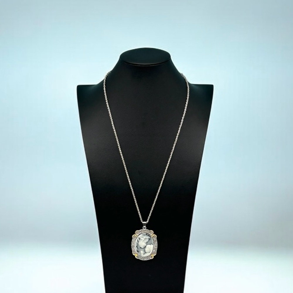 Beautiful Silver Tone Mother and Child Carved Cameo Pendant Necklace 26-29”